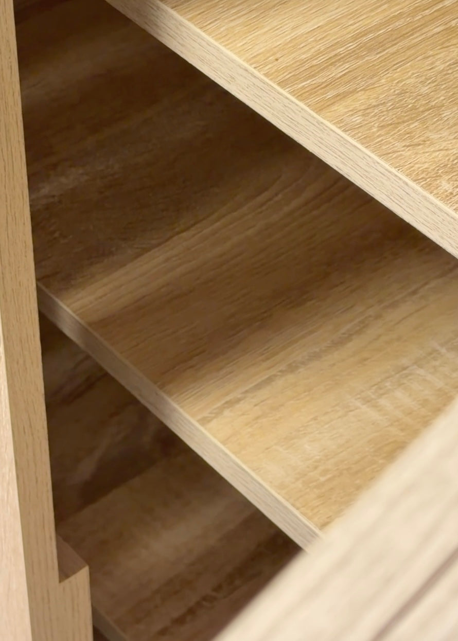 Straps shoe cabinet